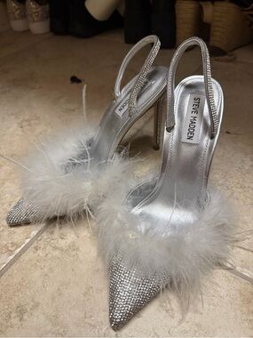 Steve Madden Silver Rhinestone Pointed Slingback Heels with Feather NEVER WORN